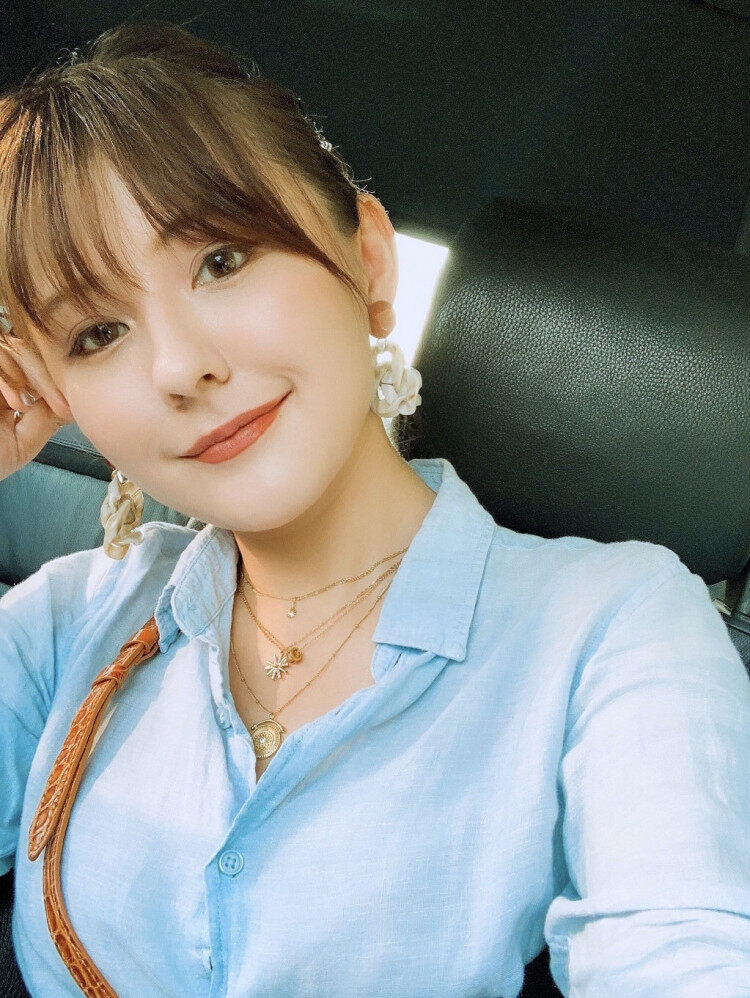 热依扎是生长在北京的新疆人,是一个有着一张异域面孔的哈萨克族人