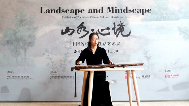 古琴艺术家李璇演奏古曲《流水》 古琴艺术家李璇演奏古曲《流水》