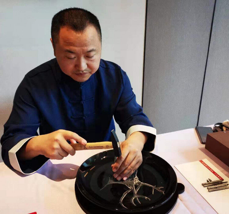 艺术家展示江苏省非物质文化遗产大丰瓷刻 艺术家展示江苏省非物质文化遗产大丰瓷刻
