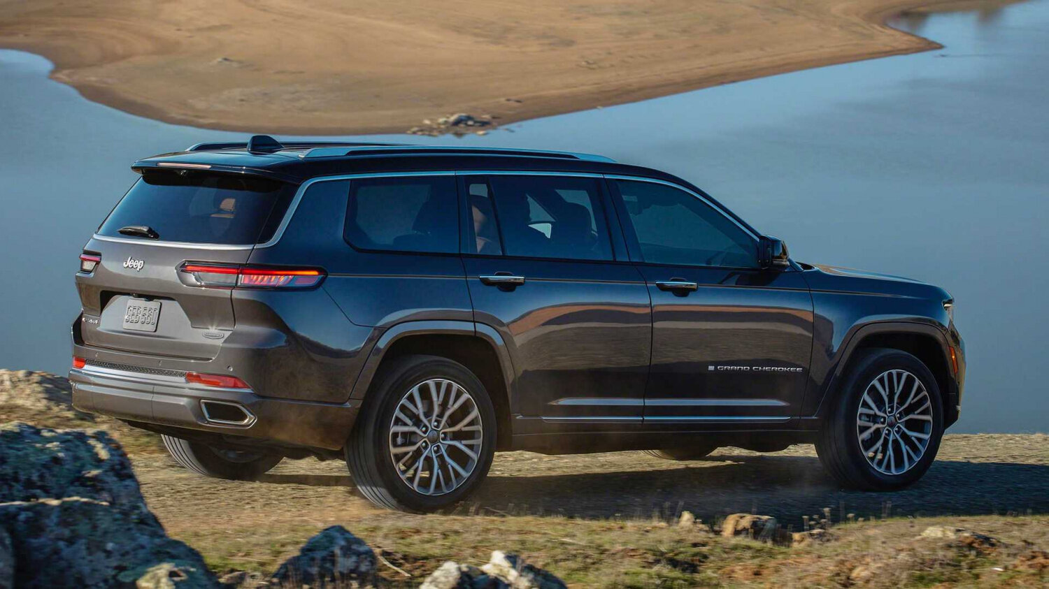 Jeep公布新一代大切诺基L售价,海外市场起价23.8万元 Jeep公布新一代大切诺基L售价,海外市场起价23.8万元