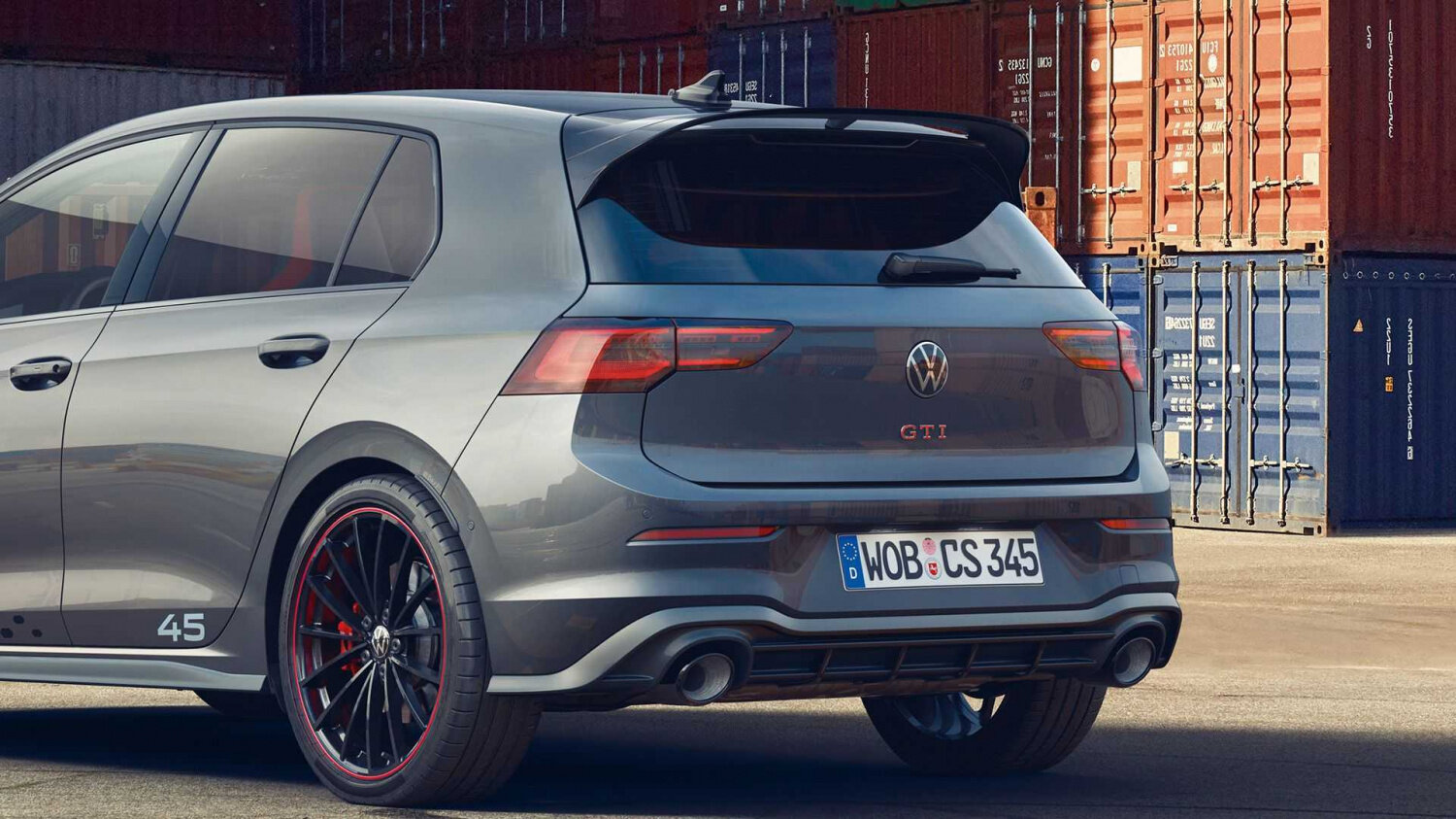 大众高尔夫GTi 45周年纪念版亮相,起价37万元 大众高尔夫GTi 45周年纪念版亮相,起价37万元