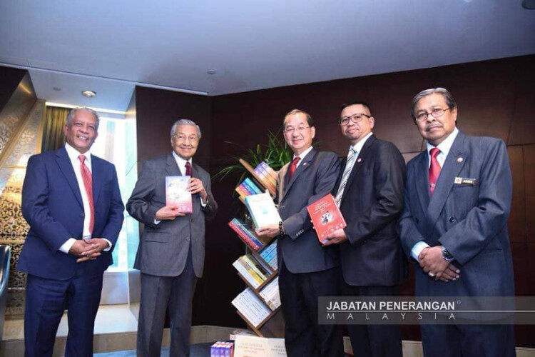 马哈蒂尔出席四大名著暨文化读本马文译本发布会 马哈蒂尔出席四大名著暨文化读本马文译本发布会