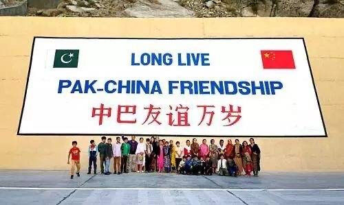 拒绝中国科技之后,他们又举起"不欢迎中国人"的宣传牌